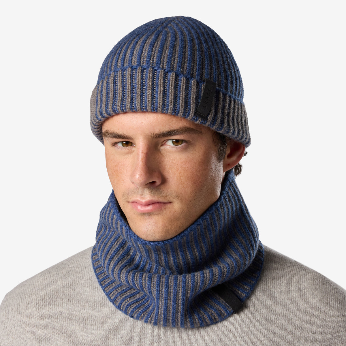 100% ribbed cashmere reversible beanie - blue | SEASE
